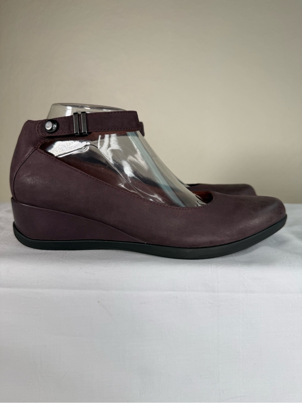 Dansko Shaylee Waterproof Leather Wedge Pumps Muted Fig Color Size 39 EUC - Picture 4 of 16